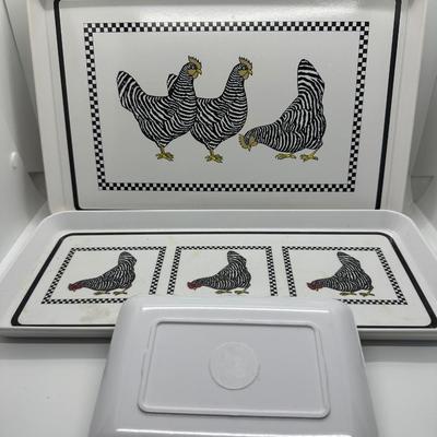 Vtg Hard Plastic Rooster Trays