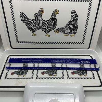 Vtg Hard Plastic Rooster Trays