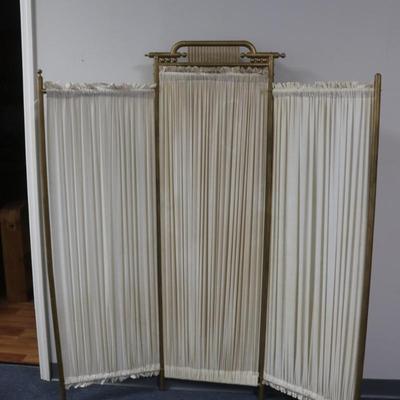 Dressing Screen with 3 Panels - Folds