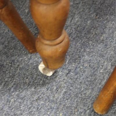 Round Oak Table with 4 Captains Chairs