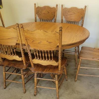 Solid Oak Pedestal Dining Table
