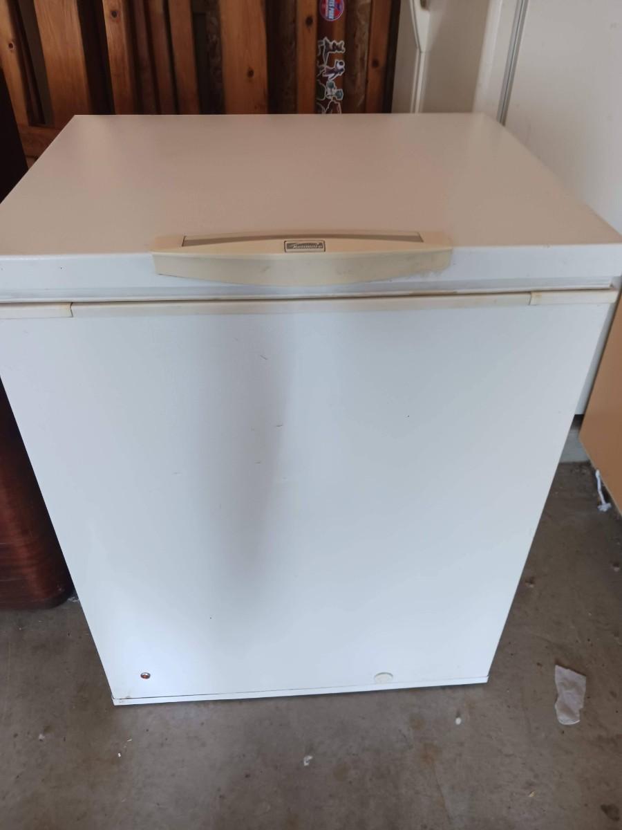 KENMORE SMALL CHEST FREEZER | EstateSales.org