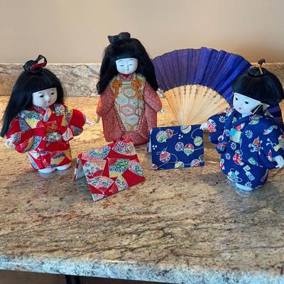 Set of 3 Japanese dolls. One in middle is is wooden. Other Two are not. Comes with â€œchopâ€ which is the signature. 8â€ and 7â€.