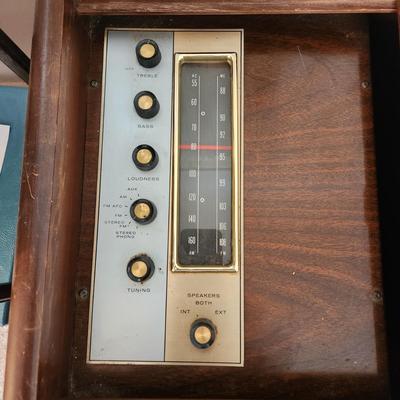 Magnavox Stereophonic High Fidelity Console AM FM Record player 40x17x29