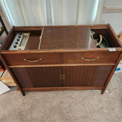 Magnavox Stereophonic High Fidelity Console AM FM Record player 40x17x29