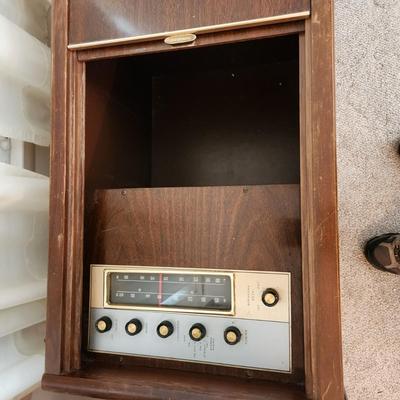 Magnavox Stereophonic High Fidelity Console AM FM Record player 40x17x29