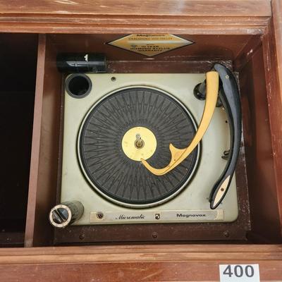 Magnavox Stereophonic High Fidelity Console AM FM Record player 40x17x29