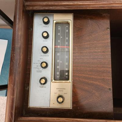 Magnavox Stereophonic High Fidelity Console AM FM Record player 40x17x29
