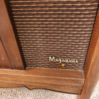 Magnavox Stereophonic High Fidelity Console AM FM Record player 40x17x29