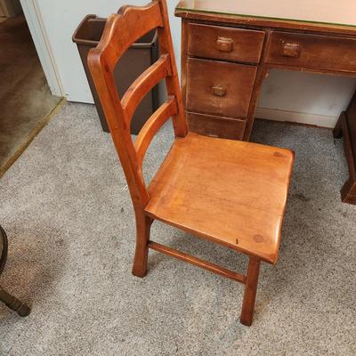 Vintage Solid Wood Desk and Chair Northern Furniture Co. 44Lx23Dx30H