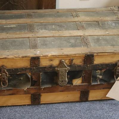 Flat Top Trunk - 32 x 19 x 13 inches