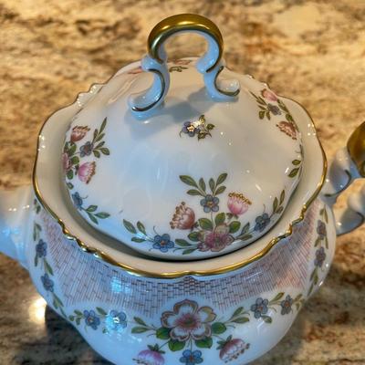 Teapot. Lindiner West Germany. 11 prestige Gold. 7â€ high