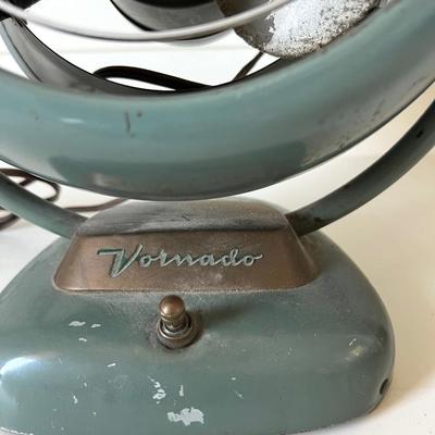 VORNADO 1950s Vintage Mid Century Metal 2 Speed Desk Fan