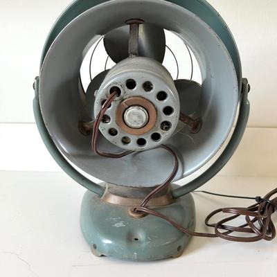 VORNADO 1950s Vintage Mid Century Metal 2 Speed Desk Fan