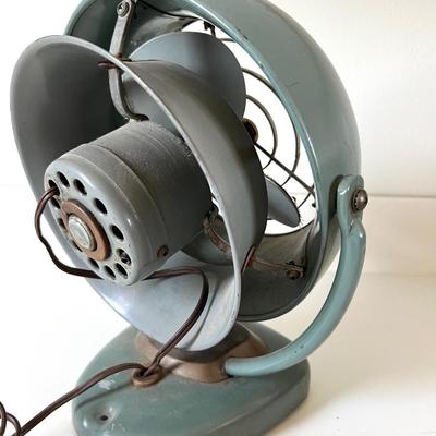 VORNADO 1950s Vintage Mid Century Metal 2 Speed Desk Fan