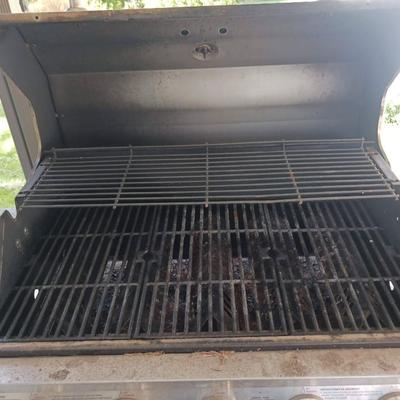 LARGE PROPANE BACKYARD GRILL WITH UTENSILS