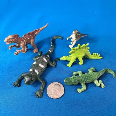 5 PLASTIC REPTILES AND DINOSAURS TOY FIGURES