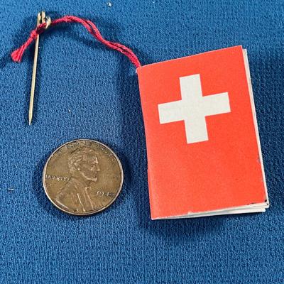 LITTLE BOOK OF HERALDRY OF SWISS REGIONS 1â€ X 1-1/2â€