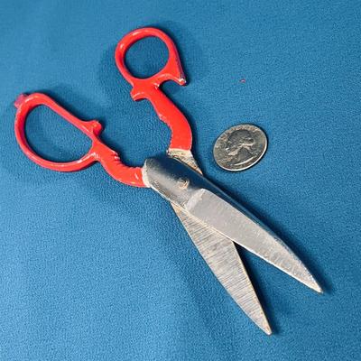VINTAGE KITCHEN SHEARS AND NUT CRACKER