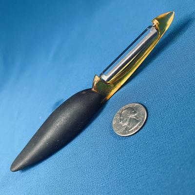 VEGETABLE PEELER