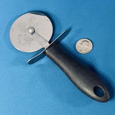 PIZZA CUTTER 7â€ LONG