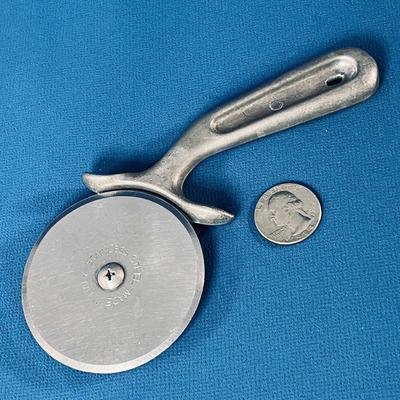 VINTAGE STEEL PIZZA CUTTER ITALY 6â€ LONG