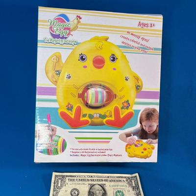 MAGIC EGG DECORATOR NO MESS NEW IN BOX