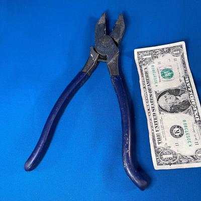 HEAVY DUTY SPRING OPEN PLIERS 9â€ LONG