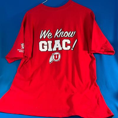 U OF U MUSS T-SHIRT LIKE NEW XL