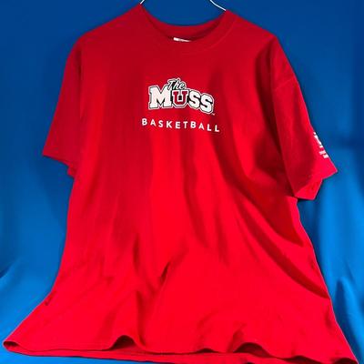 U OF U MUSS T-SHIRT LIKE NEW XL