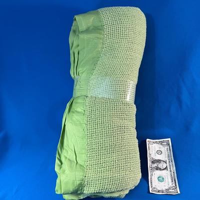 VINTAGE GREEN WOVEN SATIN EDGE BLANKET FULL SIZE?