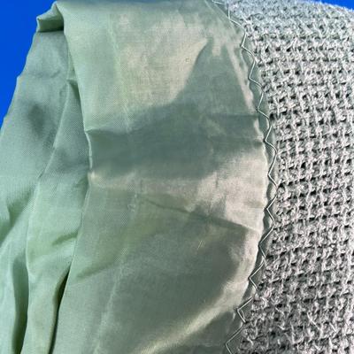 VINTAGE GREEN WOVEN SATIN EDGE BLANKET FULL SIZE?