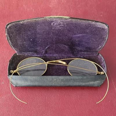 Vintage Eyeglasses / Spectacles and Case - Excellent Condition