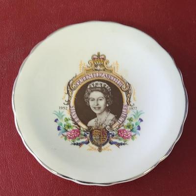 1977 Queen Elizabeth Plate - 4 1/2 inches across