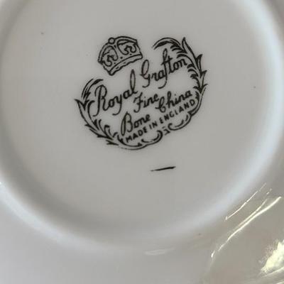 1977 Queen Elizabeth Plate - 4 1/2 inches across