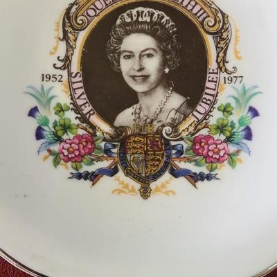 1977 Queen Elizabeth Plate - 4 1/2 inches across