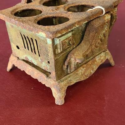 Metal Eagle Toy Stove  5 x 4 inches and 3 inches tall