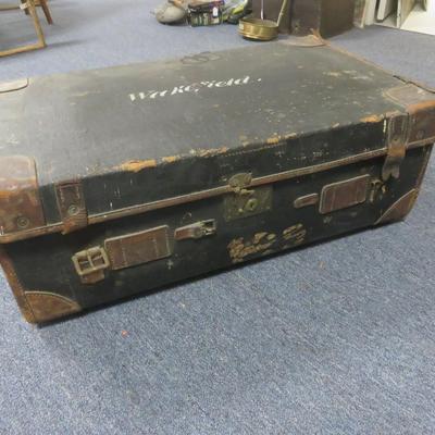 Wakefield Trunk with Tray & Baggage Label - Measures 33 x 20 1/2 x 12 inches