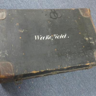 Wakefield Trunk with Tray & Baggage Label - Measures 33 x 20 1/2 x 12 inches