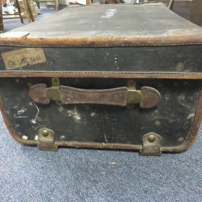 Wakefield Trunk with Tray & Baggage Label - Measures 33 x 20 1/2 x 12 inches