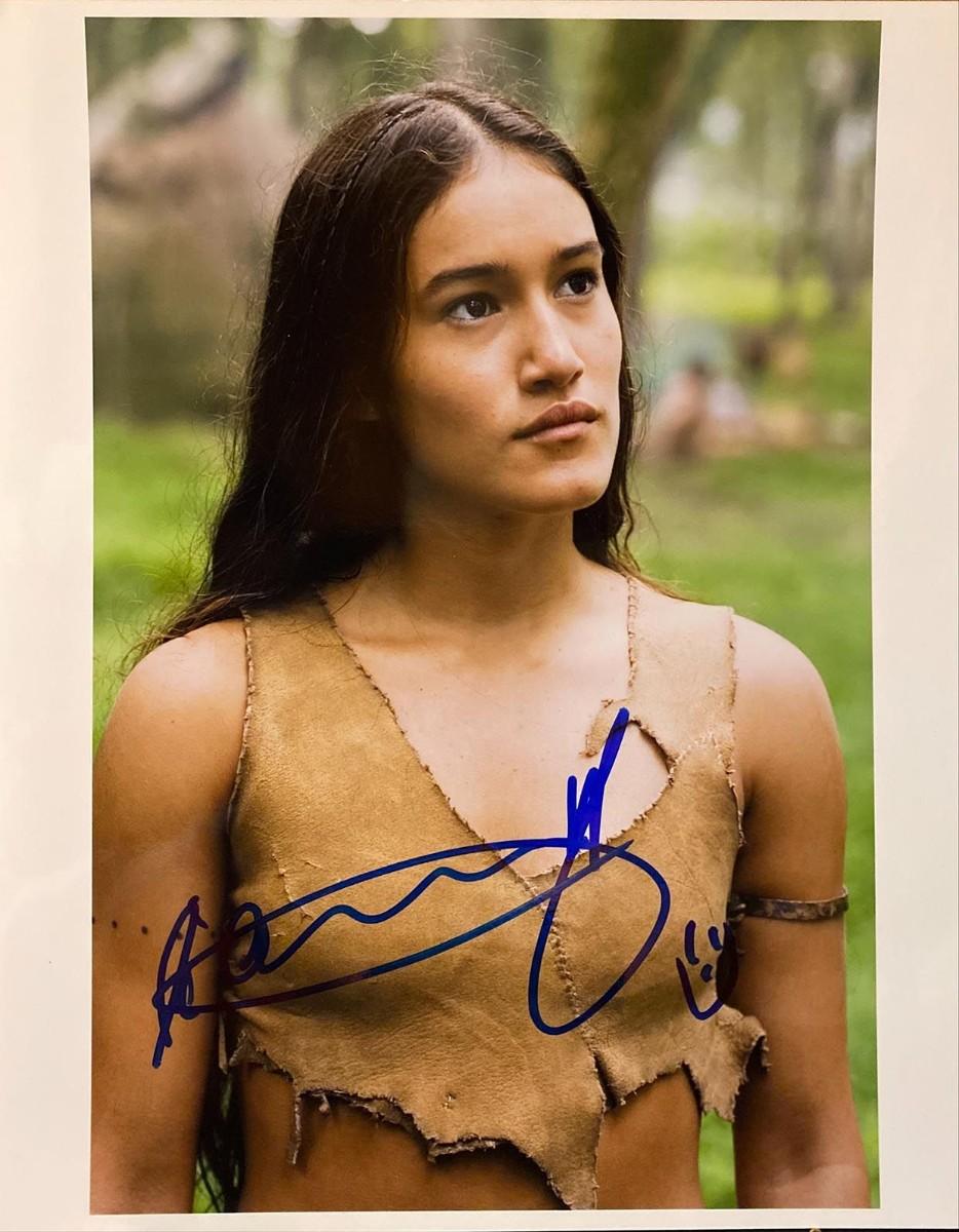 The New World Q'orianka Kilcher signed movie photo | EstateSales.org
