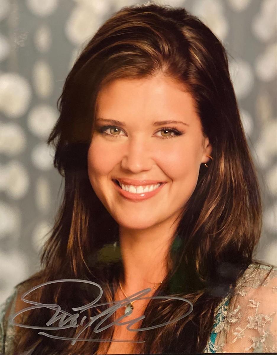 Sarah Lancaster signed photo | EstateSales.org
