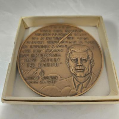 Man's first lunar landing Apollo 11 july 20 1969 medal