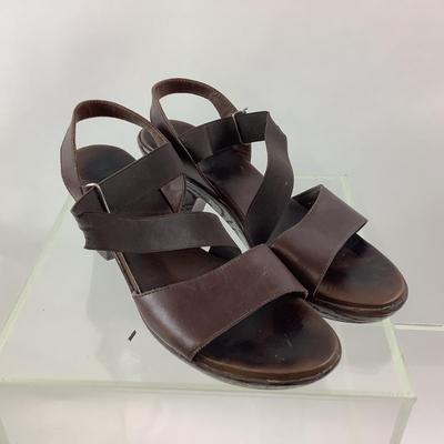 567 Munro American Brown Leather Strapped Sandals Size 9