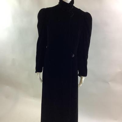 Lot 589 VIntage 1930â€™s Hollywood Glamour, Hutzler Brothers Co. Baltimore Black Velvet Coat