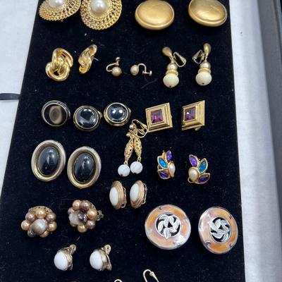 Costume large pins, Clip on earrings, necklaces