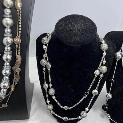 Costume jewelry Silver colored necklaces