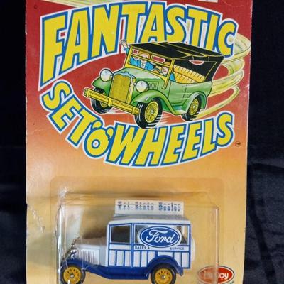 DIE-CAST FORD SALES & SERVICE WAGON AND A FORAGE WAGON 1986