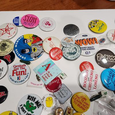 Lot of Pinbacks Pin Maryland Kentucky Baltimore Batman & Robin Political