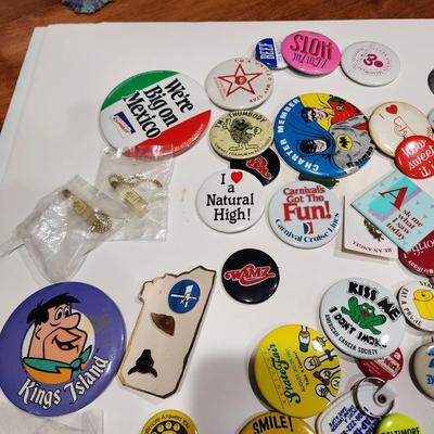 Lot of Pinbacks Pin Maryland Kentucky Baltimore Batman & Robin Political